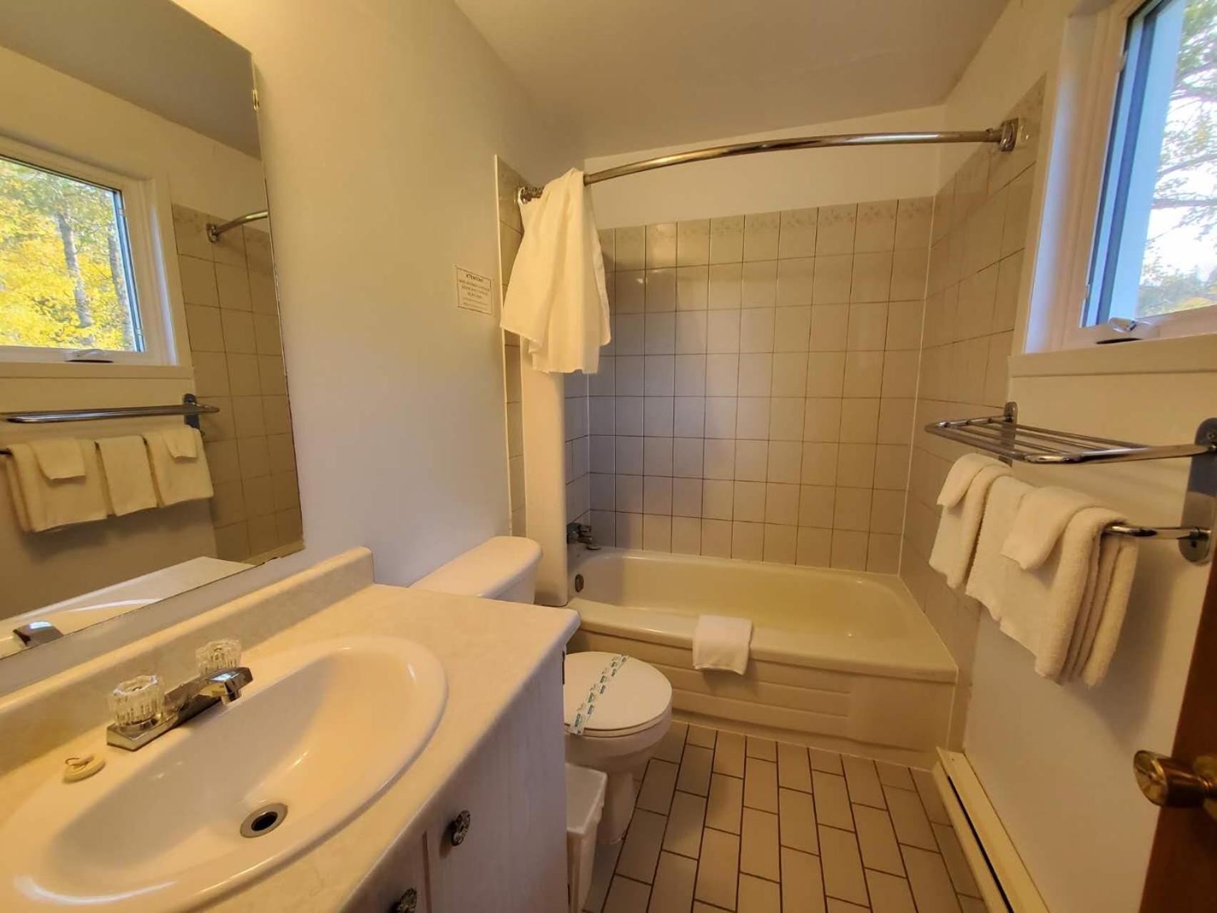 - Georges Hotel Tadoussac