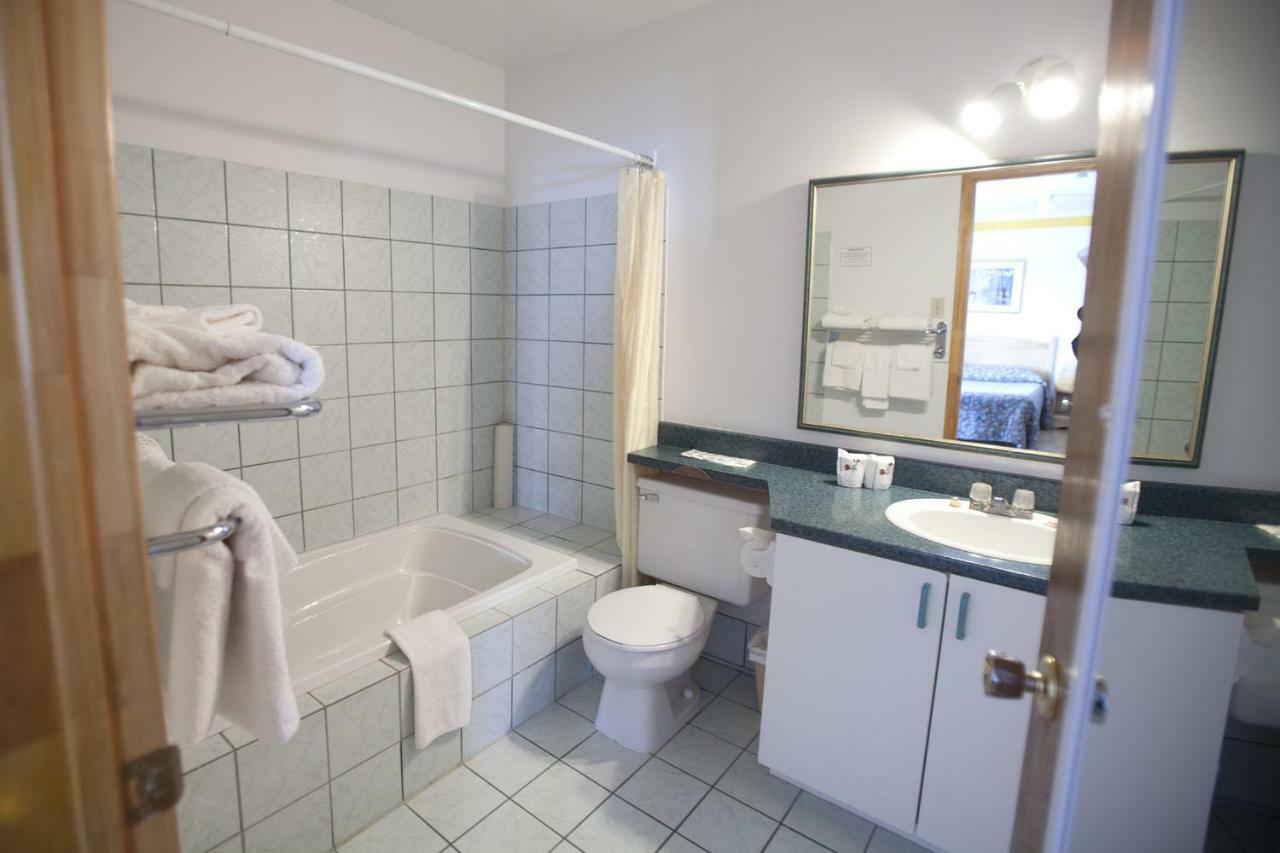 - Georges Hotel